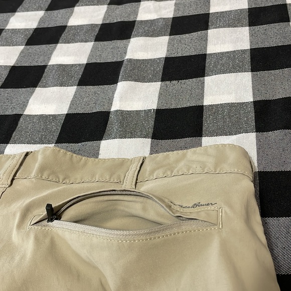 Eddie Bauer Travex Tan Khaki Chino Pants Size 38 x 30 Stretch Zipper Pockets - Picture 9 of 11